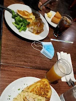 Chicken with Mashed Potatoes and Broccoli